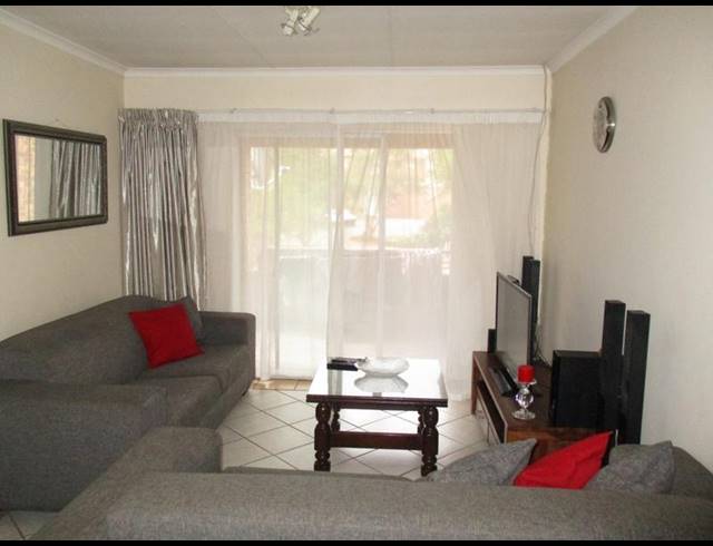 2 BEDROOM PROPERTY TO RENT IN DIE HOEWES